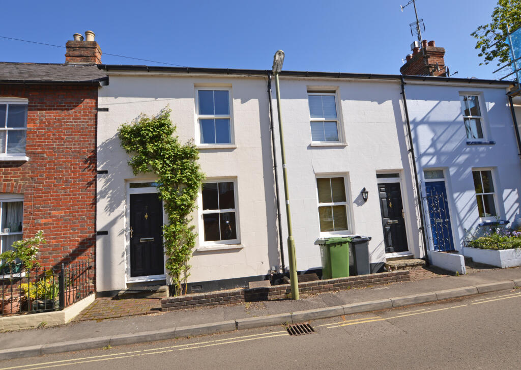 2 bed Mid Terraced House for rent in Alton. From Warren Powell-Richards - Alton