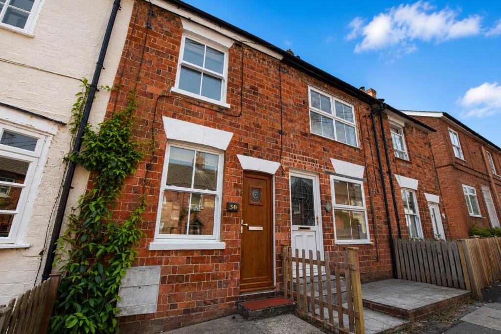 2 bed Mid Terraced House for rent in Alton. From Warren Powell-Richards - Alton