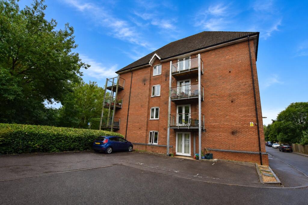 2 bed Apartment for rent in Alton. From Warren Powell-Richards - Alton