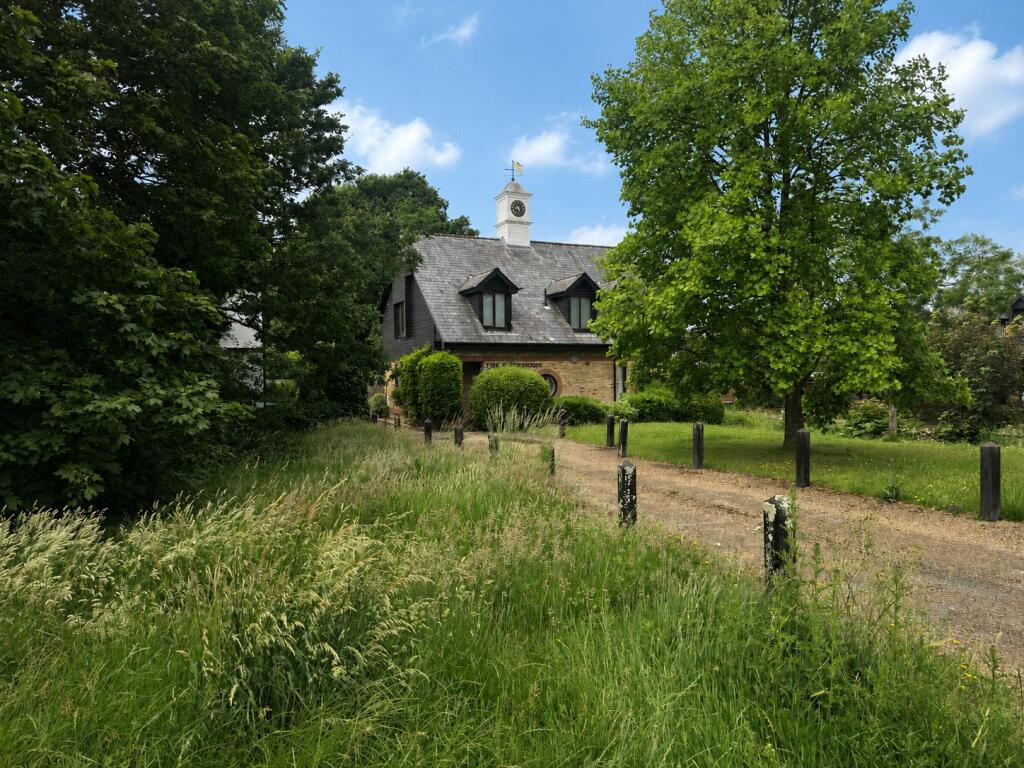 2 bed Apartment for rent in Woking. From Warren Powell-Richards - Farnham