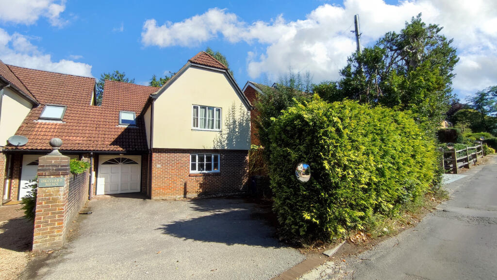 4 bed Detached for rent in Boundstone. From Warren Powell-Richards - Farnham