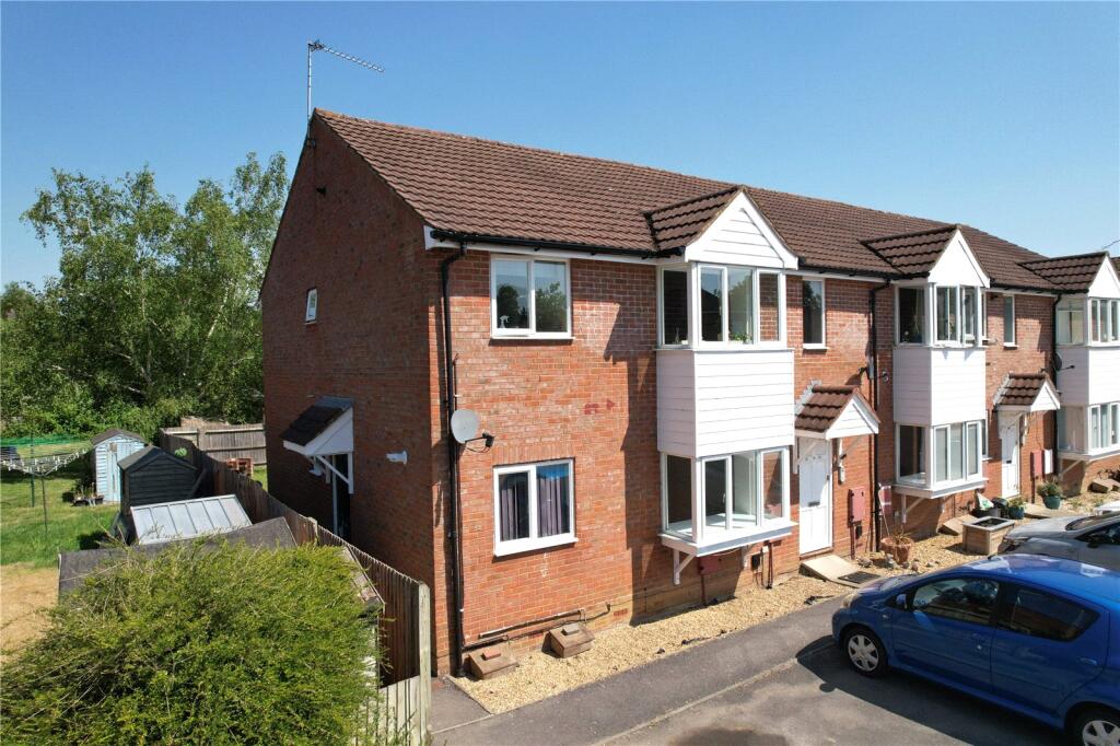2 bed Apartment for rent in Tongham. From Warren Powell-Richards - Farnham