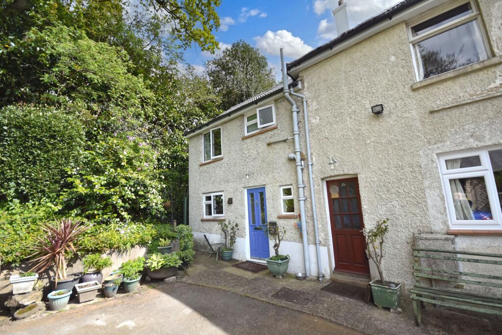 2 bed Mid Terraced House for rent in Aldershot. From Warren Powell-Richards - Farnham