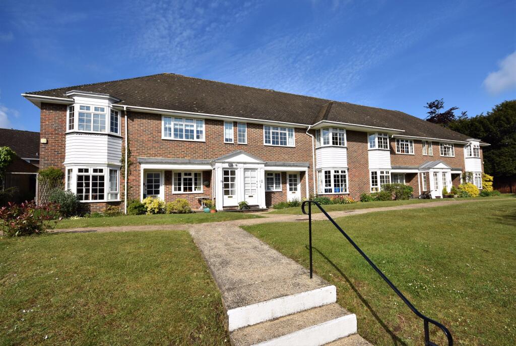 3 bed Apartment for rent in Farnham. From Warren Powell-Richards - Farnham
