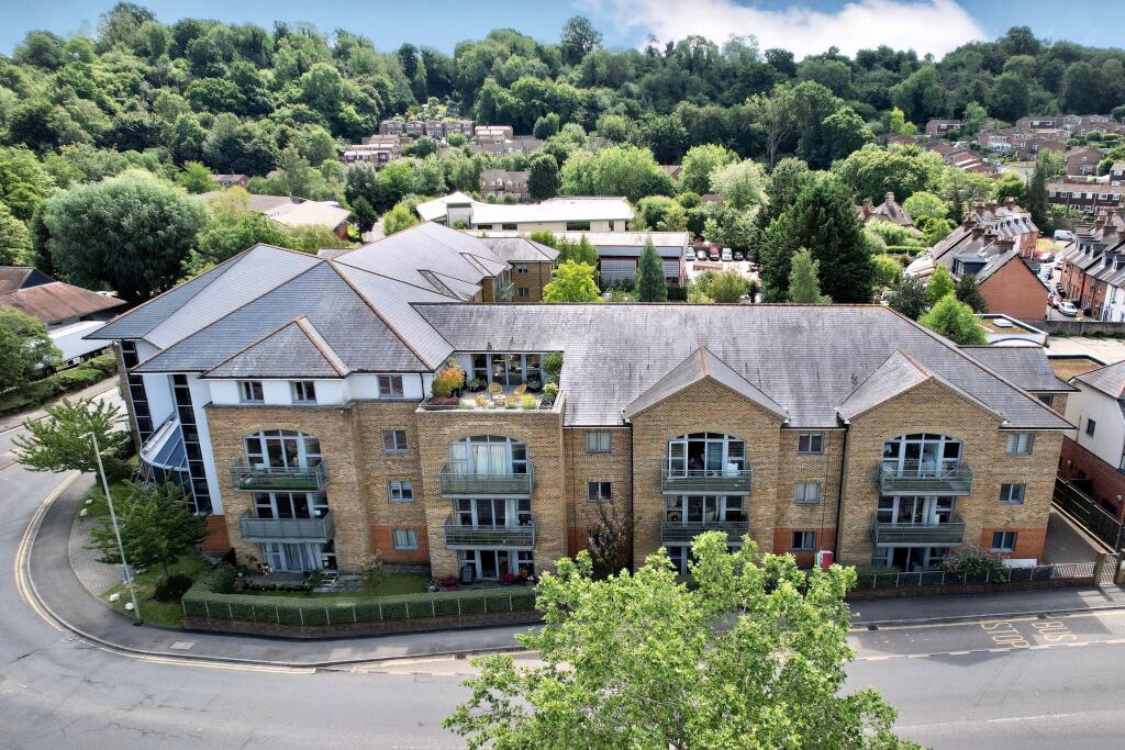 2 bed Apartment for rent in Godalming. From Warren Powell-Richards - Godalming