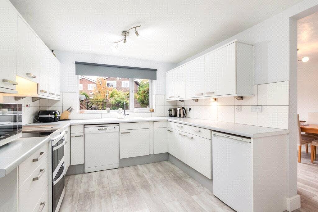 4 bed Detached for rent in Sindlesham. From Warren Powell-Richards - Godalming