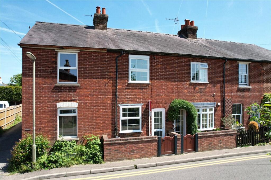 2 bed Mid Terraced House for rent in Godalming. From Warren Powell-Richards - Godalming
