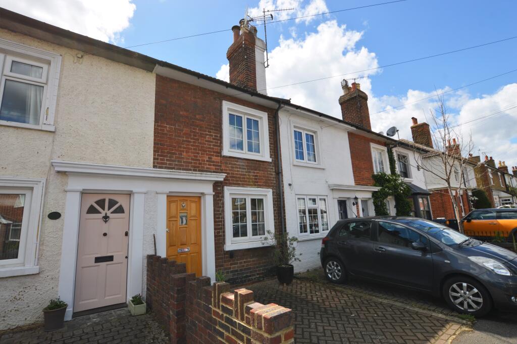 2 bed Mid Terraced House for rent in Godalming. From Warren Powell-Richards - Godalming