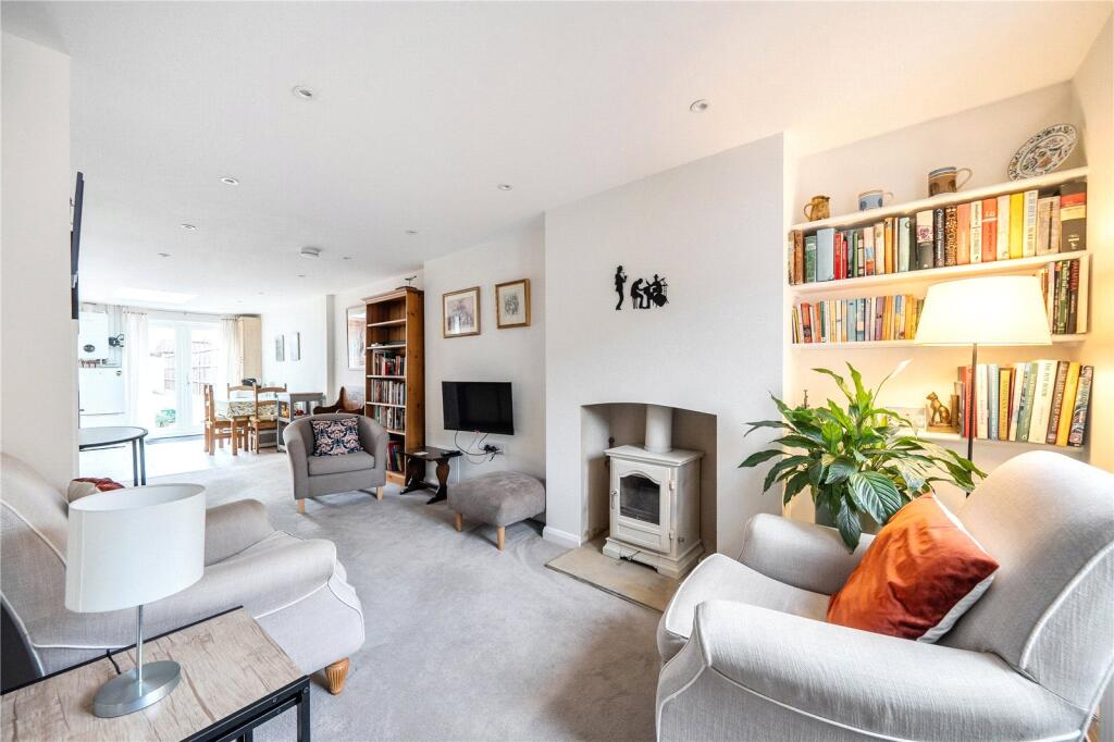 2 bed Mid Terraced House for rent in Godalming. From Warren Powell-Richards - Godalming 2 bed Mid Terraced House for rent in Godalming. From Warren Powell-Richards - Godalming