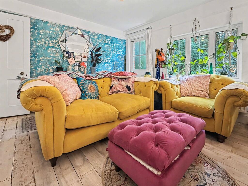 2 bed Semi Detached for rent in Grayshott. From Warren Powell-Richards - Grayshott