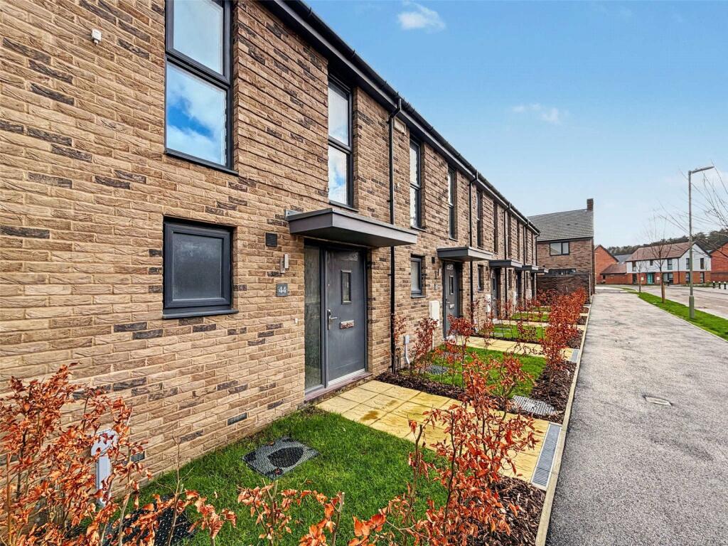 2 bed Mid Terraced House for rent in . From Warren Powell-Richards - Grayshott