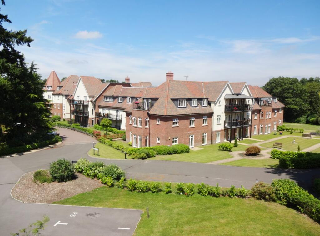2 bed Apartment for rent in Hindhead. From Warren Powell-Richards - Grayshott