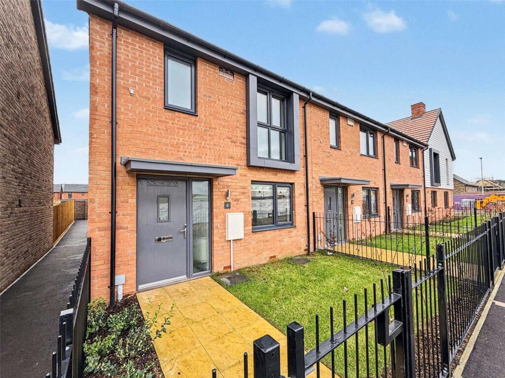 3 bed Mid Terraced House for rent in . From Warren Powell-Richards - Grayshott