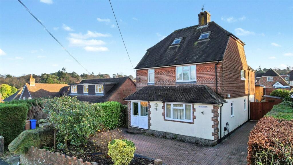 4 bed Detached for rent in Beacon Hill. From Warren Powell-Richards - Grayshott 4 bed Detached for rent in Beacon Hill. From Warren Powell-Richards - Grayshott