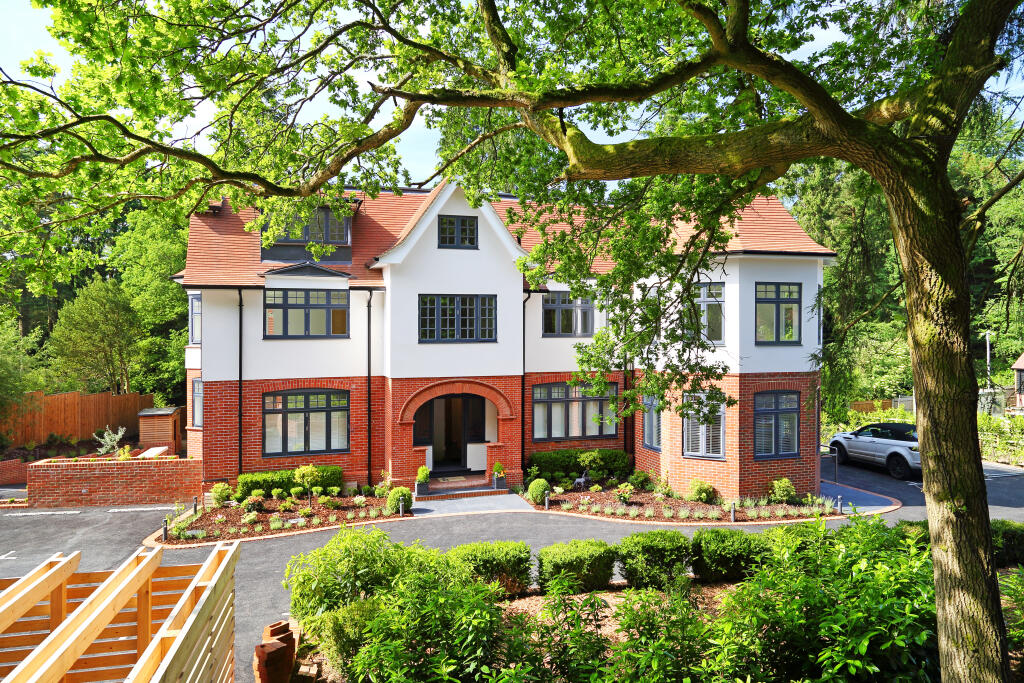 2 bed Apartment for rent in Hindhead. From Warren Powell-Richards - Grayshott