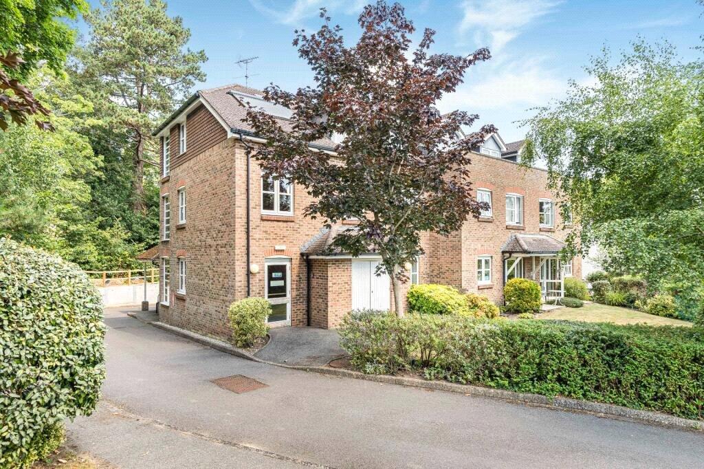 2 bed Apartment for rent in Bramshott. From Warren Powell-Richards - Grayshott 2 bed Apartment for rent in Bramshott. From Warren Powell-Richards - Grayshott