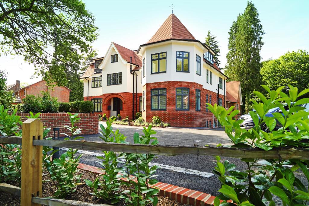 1 bed Apartment for rent in Hindhead. From Warren Powell-Richards - Grayshott