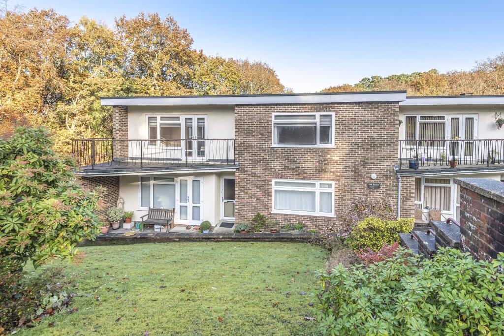 2 bed Apartment for rent in Grayshott. From Warren Powell-Richards - Grayshott