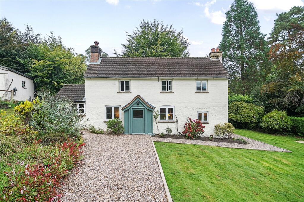 3 bed Detached for rent in Beacon Hill. From Warren Powell-Richards - Grayshott 3 bed Detached for rent in Beacon Hill. From Warren Powell-Richards - Grayshott