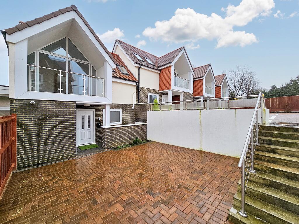 3 bed Mid Terraced House for rent in Haslemere. From Warren Powell-Richards - Grayshott 3 bed Mid Terraced House for rent in Haslemere. From Warren Powell-Richards - Grayshott