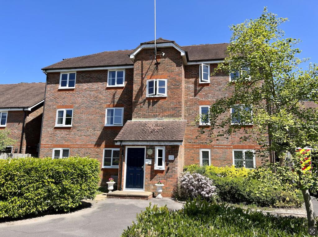 2 bed Apartment for rent in Hindhead. From Warren Powell-Richards - Grayshott 2 bed Apartment for rent in Hindhead. From Warren Powell-Richards - Grayshott