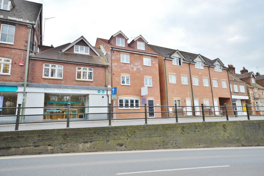 2 bed Apartment for rent in Haslemere. From Warren Powell-Richards - Grayshott