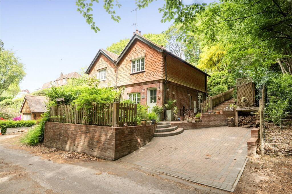 2 bed Semi Detached for rent in Grayshott. From Warren Powell-Richards - Grayshott