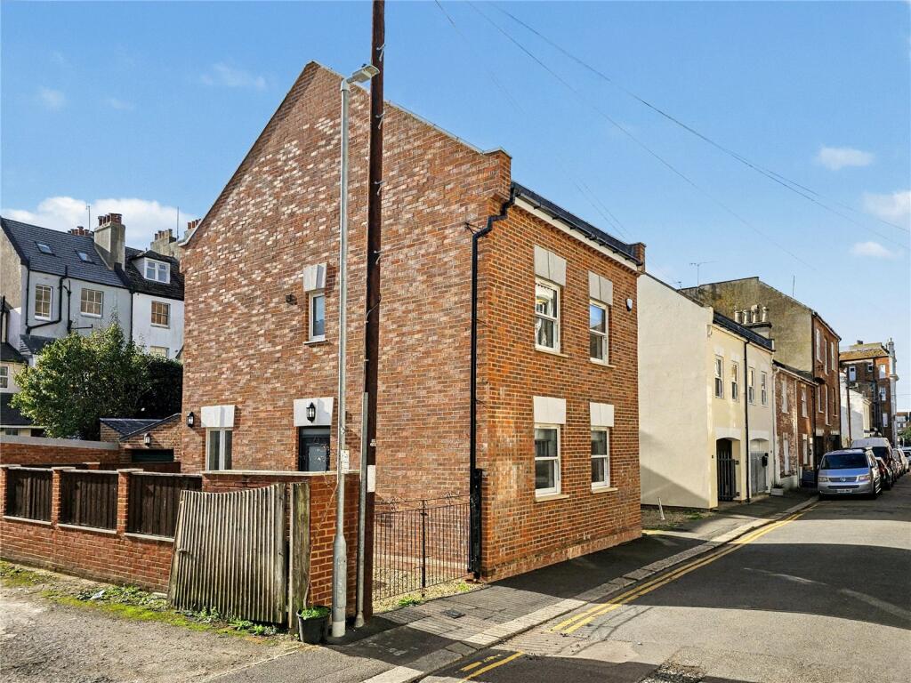 3 bed Detached for rent in Hastings. From Warren Powell-Richards - Haslemere