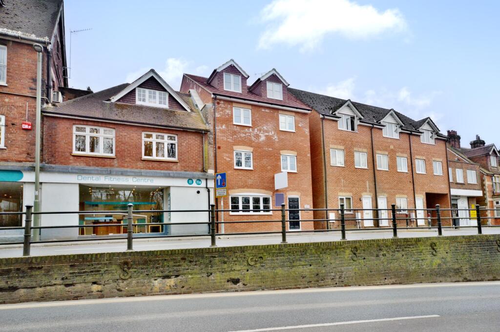 2 bed Apartment for rent in Haslemere. From Warren Powell-Richards - Haslemere