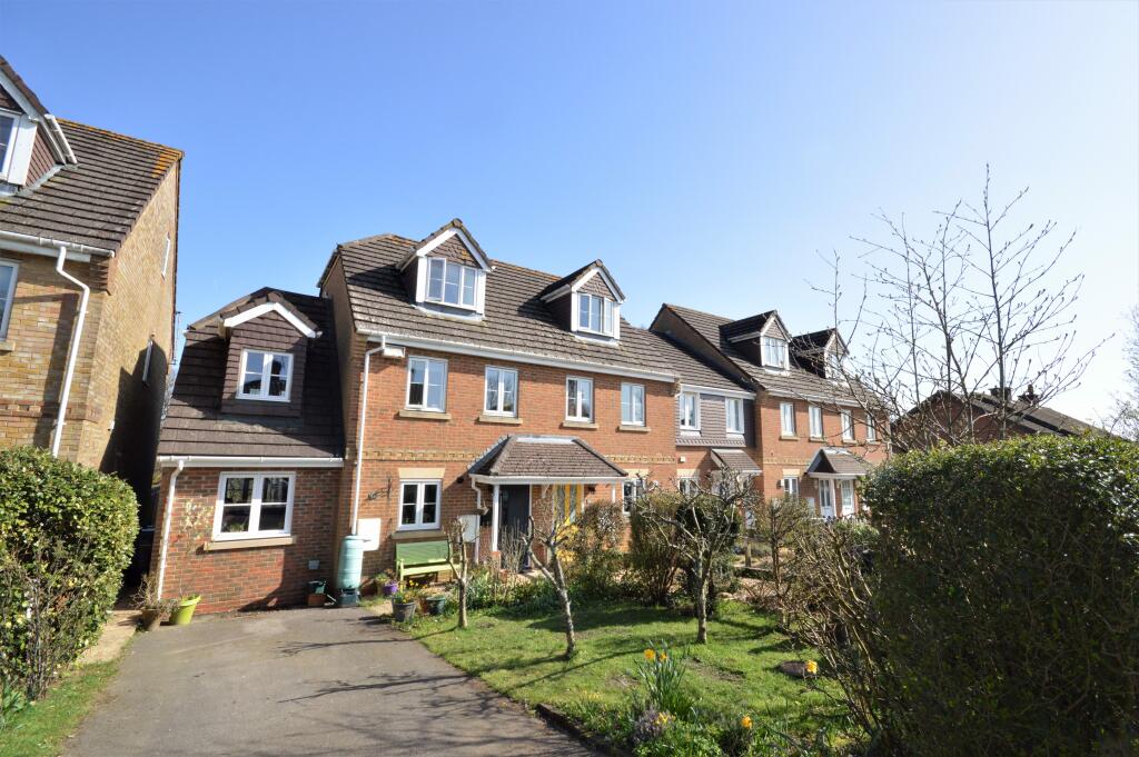 3 bed Mid Terraced House for rent in Haslemere. From Warren Powell-Richards - Haslemere