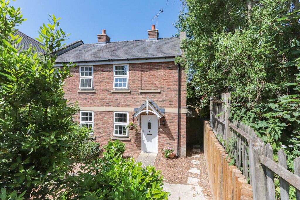 2 bed End of Terrace for rent in Hawkhurst. From Peter Buswell - Hawkhurst