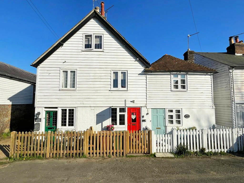 3 bed Mid Terraced House for rent in The Moor. From Peter Buswell - Hawkhurst