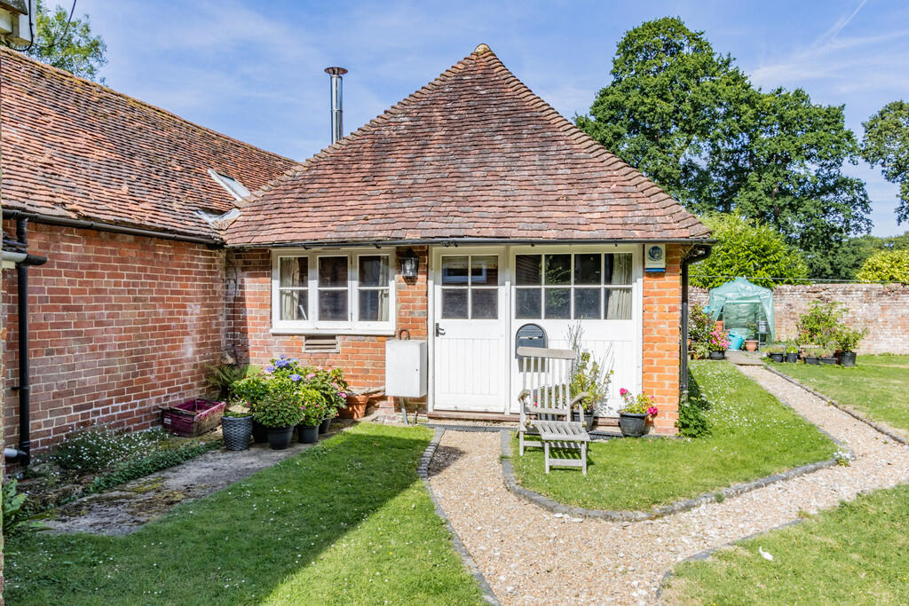 2 bed Cottage for rent in The Moor. From Peter Buswell - Hawkhurst 2 bed Cottage for rent in The Moor. From Peter Buswell - Hawkhurst