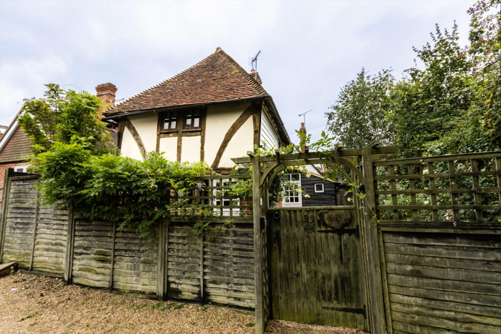 4 bed Cottage for rent in Biddenden. From Peter Buswell - Hawkhurst 4 bed Cottage for rent in Biddenden. From Peter Buswell - Hawkhurst