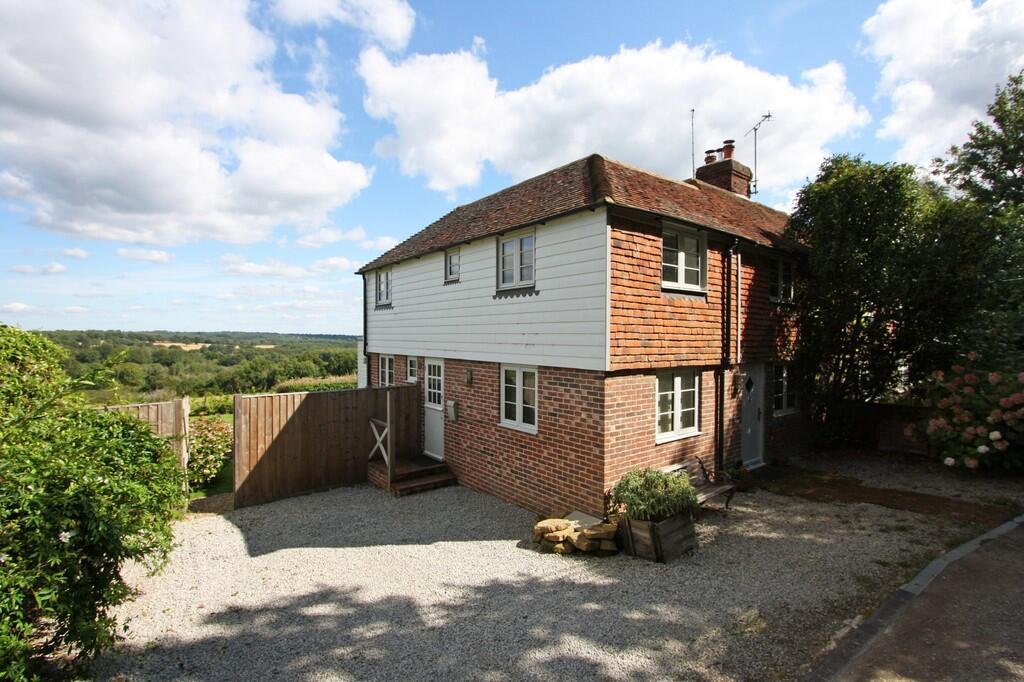 4 bed Semi Detached for rent in The Moor. From Peter Buswell - Hawkhurst