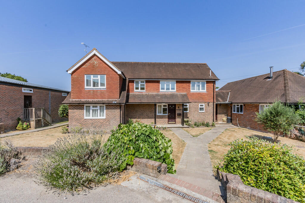 4 bed Farm House for rent in The Moor. From Peter Buswell - Hawkhurst