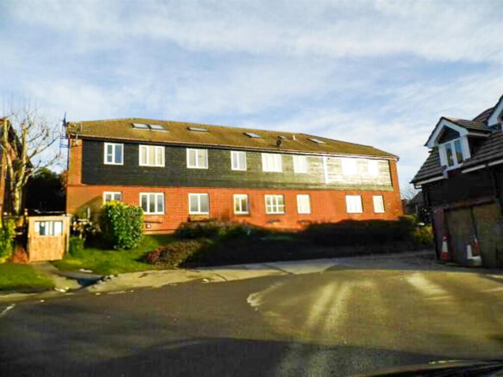 1 bed 1st Floor Flat for rent in Heathfield. From Peter Oliver Homes - Uckfield
