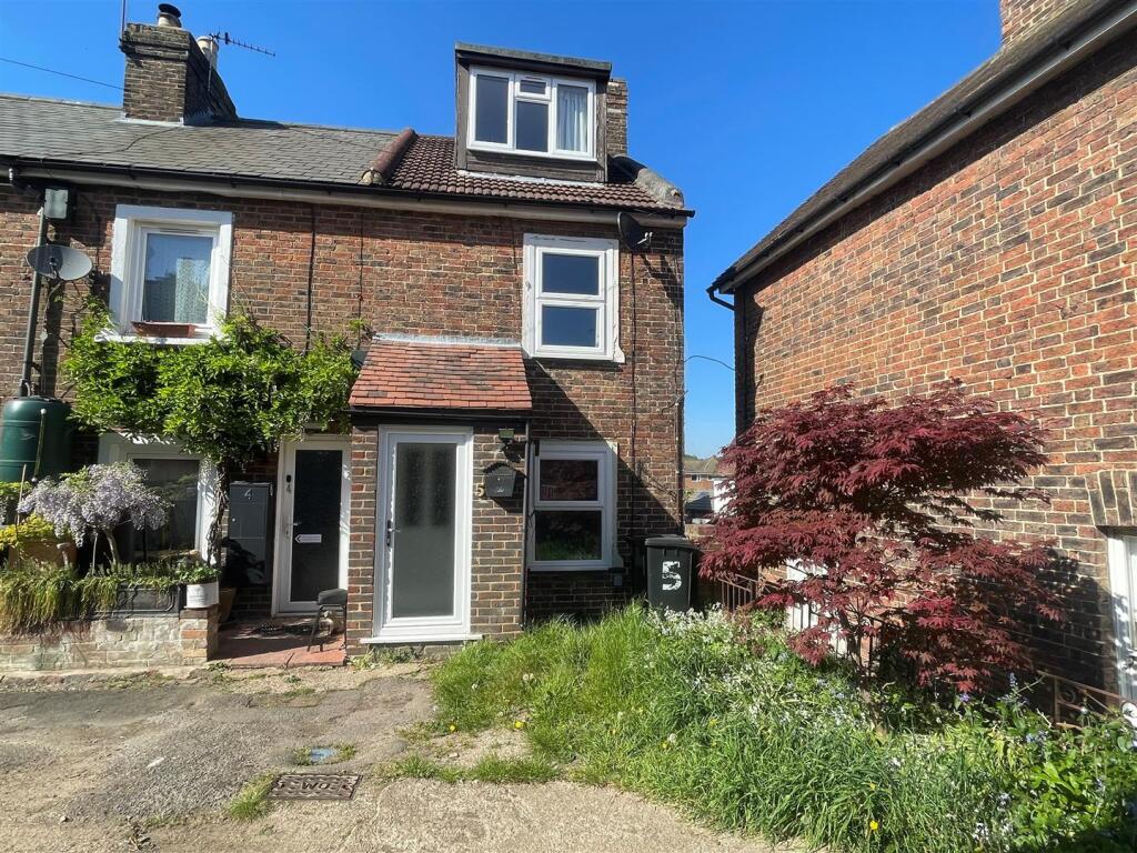 2 bed End of Terrace for rent in Uckfield. From Peter Oliver Homes - Uckfield