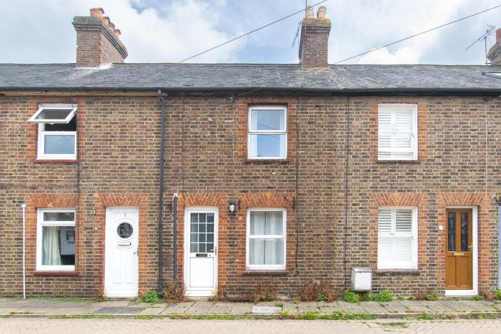 2 bed Mid Terraced House for rent in Uckfield. From Peter Oliver Homes - Uckfield