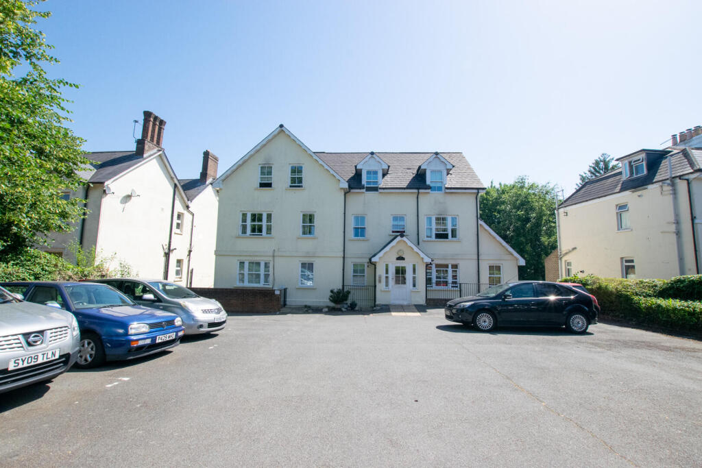 2 bed 1st Floor Flat for rent in Uckfield. From Peter Oliver Homes - Uckfield