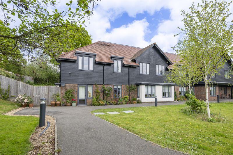 2 bed 1st Floor Flat for rent in Uckfield. From Peter Oliver Homes - Uckfield