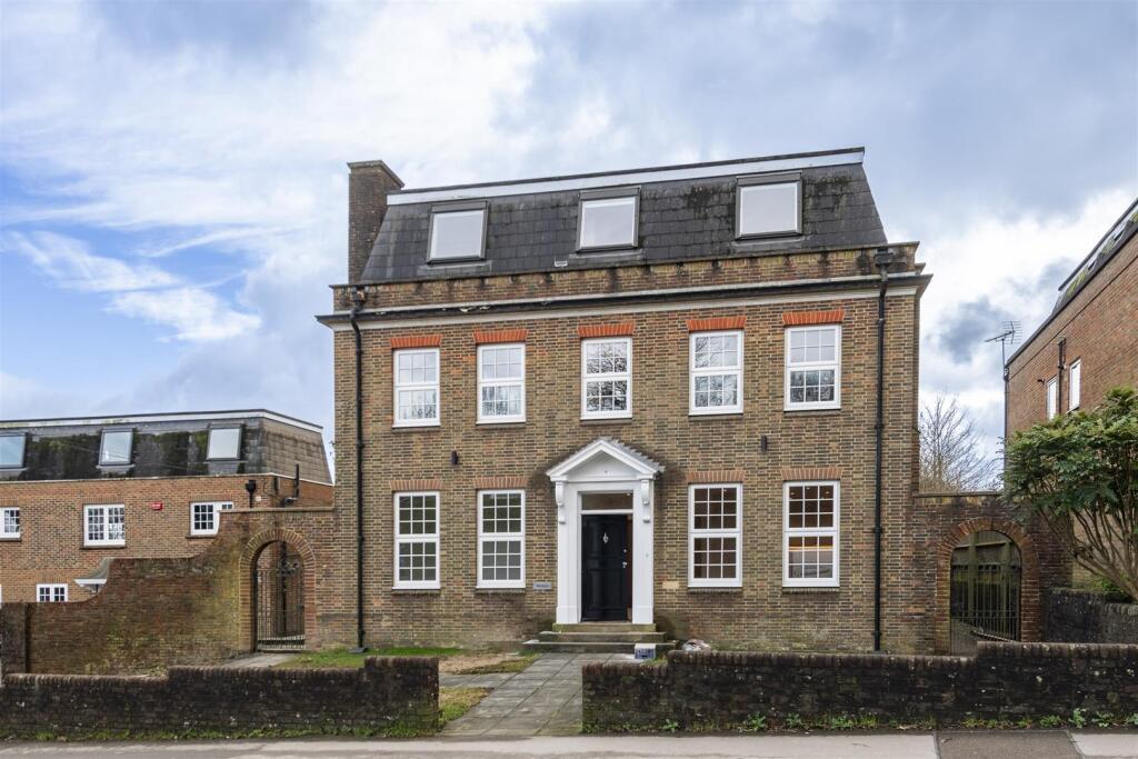 2 bed Apartment for rent in Crowborough. From Peter Oliver Homes - Uckfield
