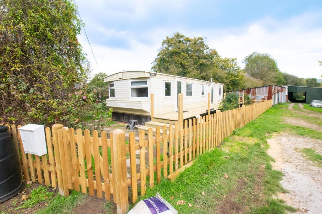 2 bed House (unspecified) for rent in Burlow. From Peter Oliver Homes - Uckfield 2 bed House (unspecified) for rent in Burlow. From Peter Oliver Homes - Uckfield