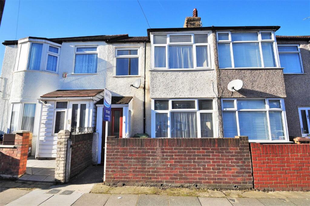 3 bed Mid Terraced House for rent in Erith. From Parris Residential