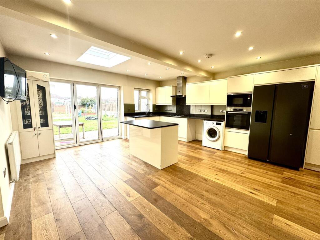 4 bed End of Terrace for rent in Bexley. From Parris Residential