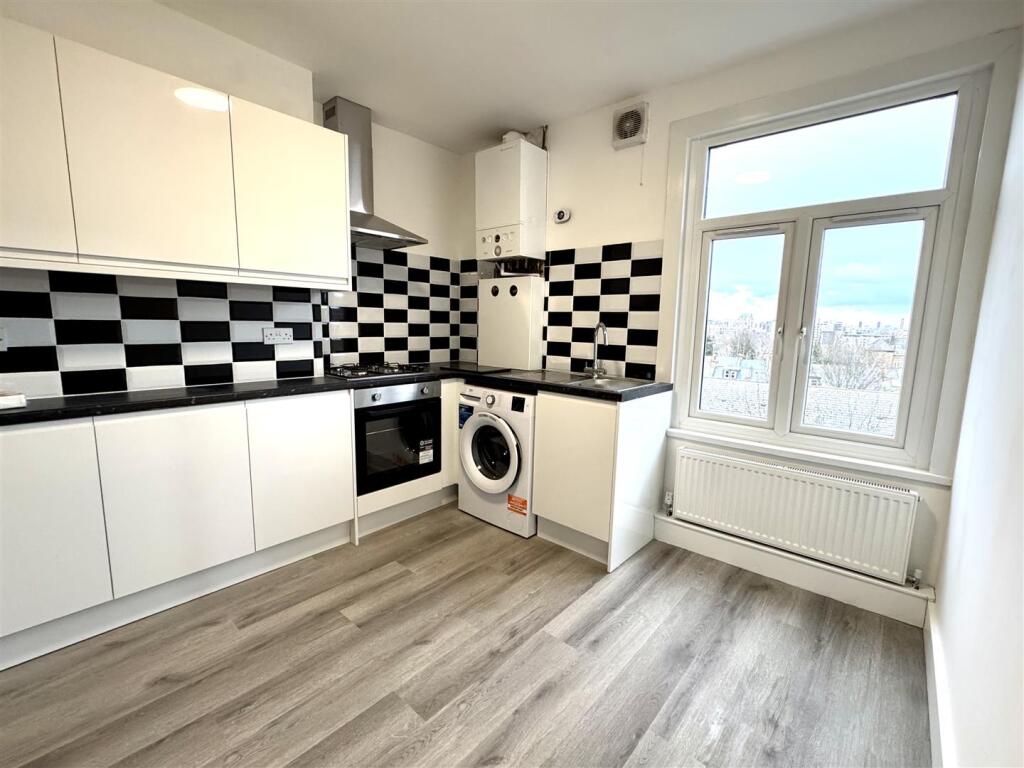 3 bed 1st Floor Flat for rent in London. From Parris Residential 3 bed 1st Floor Flat for rent in London. From Parris Residential