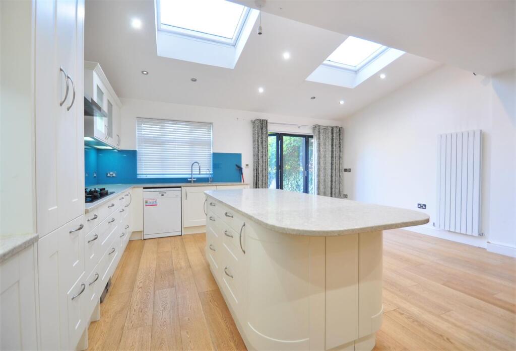 3 bed Semi Detached for rent in Erith. From Parris Residential