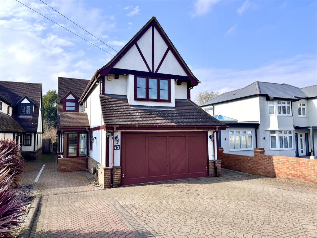 5 bed Detached for rent in Bexley. From Parris Residential 5 bed Detached for rent in Bexley. From Parris Residential