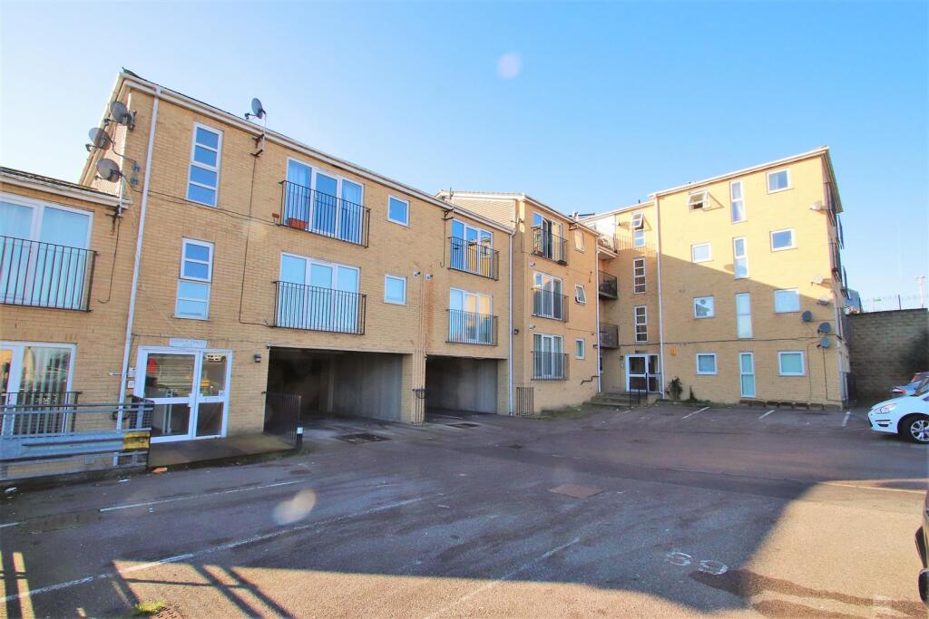 2 bed 1st Floor Flat for rent in Erith. From Parris Residential 2 bed 1st Floor Flat for rent in Erith. From Parris Residential
