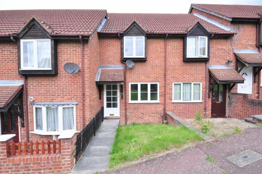 2 bed Mid Terraced House for rent in Crayford. From Parris Residential
